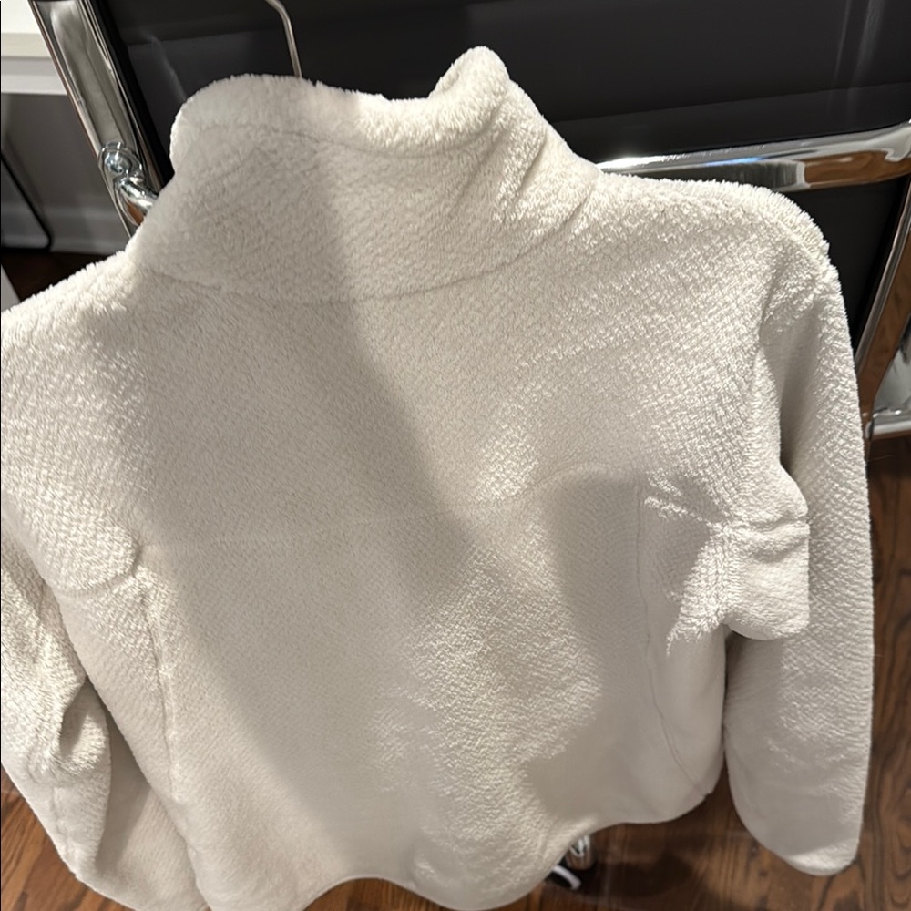 Patagonia Cream Fleece Pullover - Picture 4 of 4